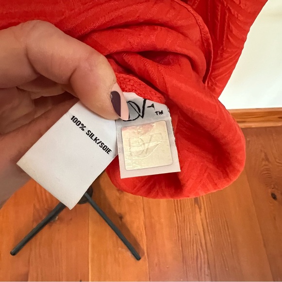 DVF tomato red silk texture shirt dress with self tie great condition! - Picture 5 of 8